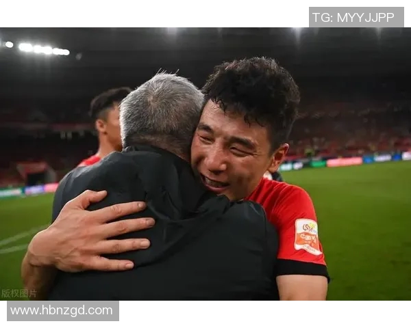 武磊攻入关键进球，西班牙人豪取胜利，中国球迷欢呼雀跃，武磊成国家英雄